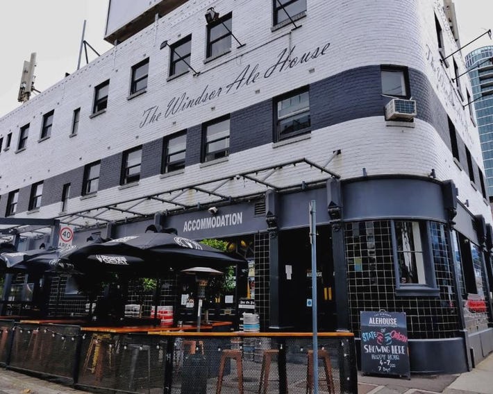 Pint On Punt Backpackers