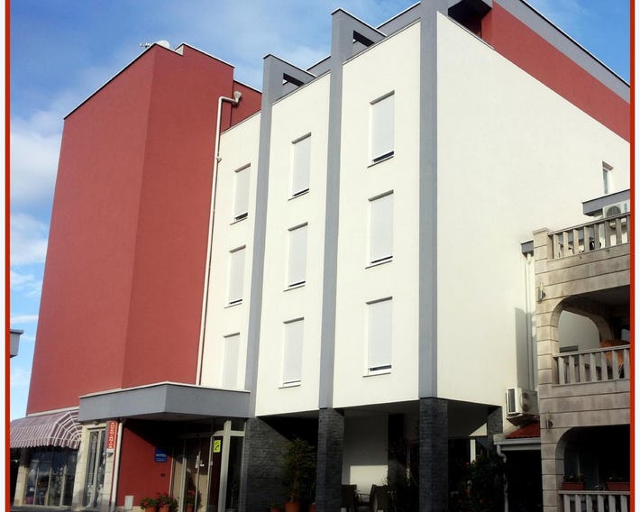 Hotel Dina