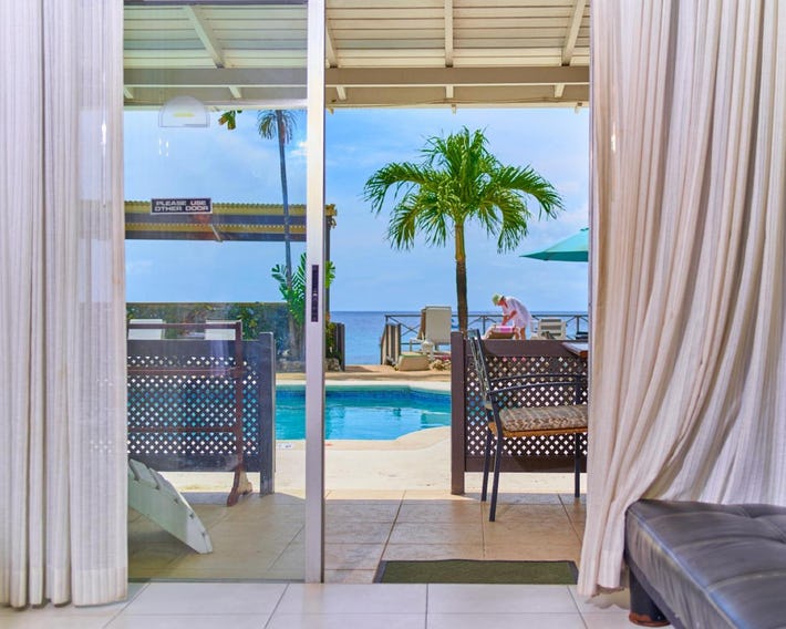 Tropical Sunset Beach Apartment Hotel
