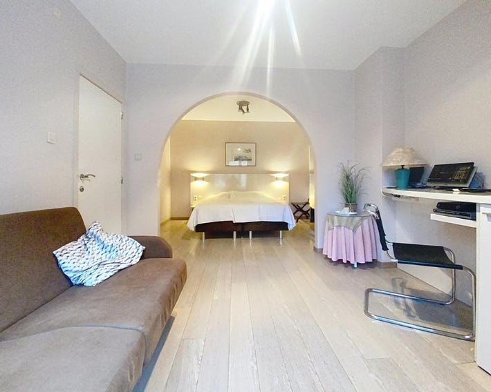 B&B Centersuites