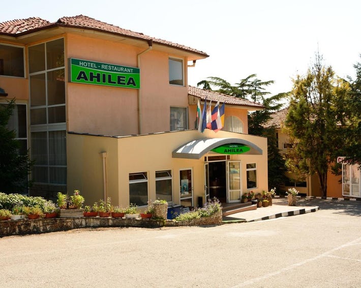 Ahilea Hotel - Free Pool Access