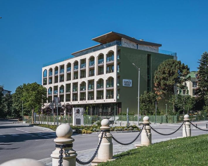 Romance Hotel and Family Suites