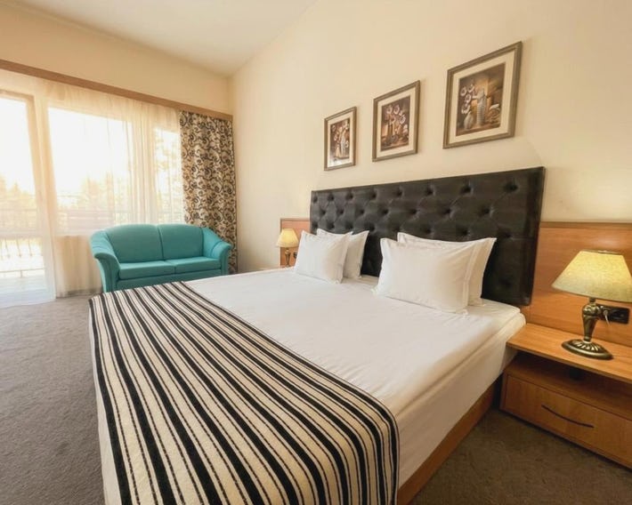 Lotus Family Hotel - Free Parking