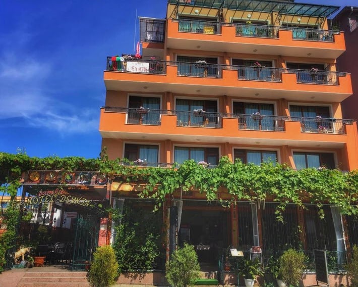 Family hotel Deykin