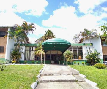 OYO Del Verde Hotel