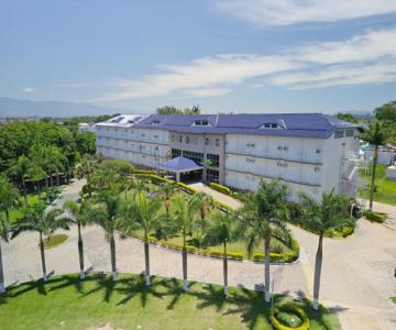 Colonial Plaza