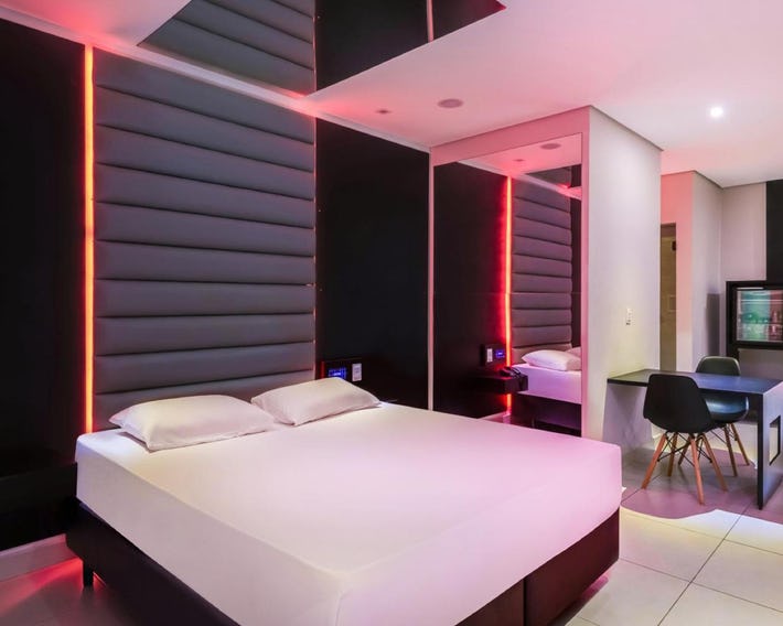 Plaza Motel