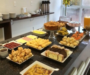 Guga's Hotel E Conveniencia