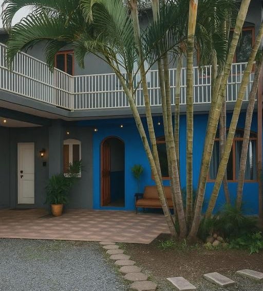 Fica, Vai ter Bolo Hostel