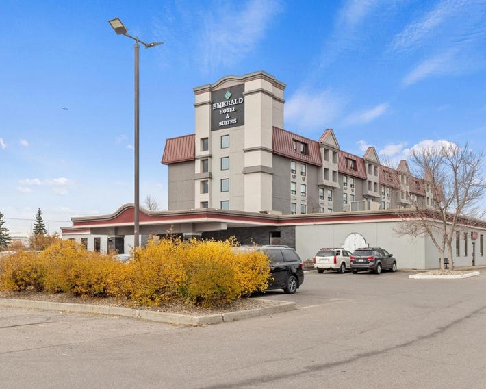 Emerald Hotel & Suites Calgary Airport