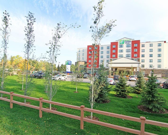 Holiday Inn Express & Suites Calgary NW - University Area