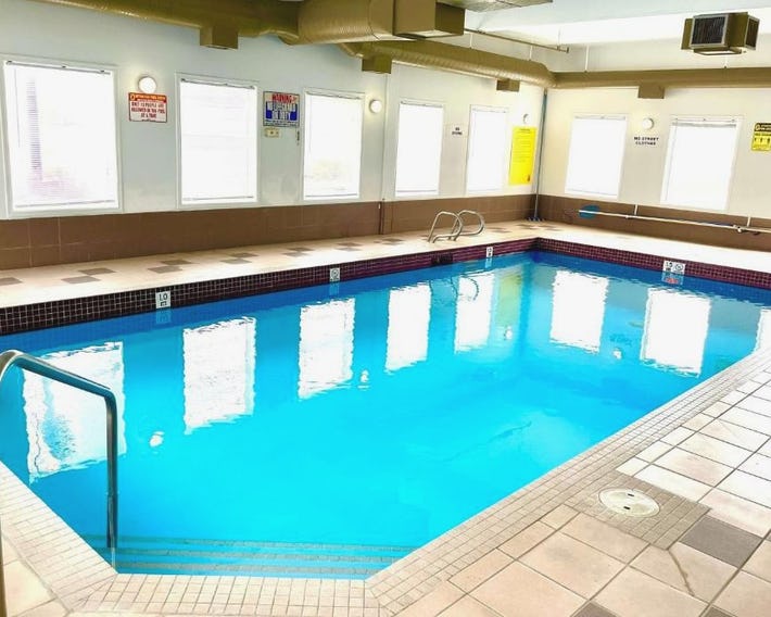 Super 8 by Wyndham Hinton-Free Breakfast,Wifi,Parking
