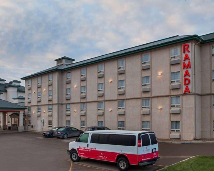 Ramada by Wyndham Red Deer Hotel & Suites