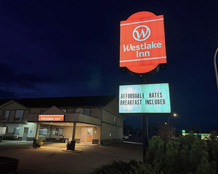 Super 8 by Wyndham Strathmore