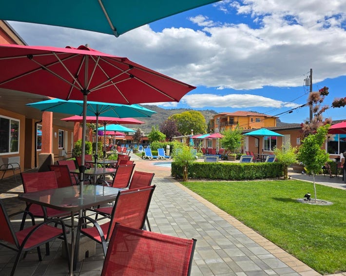 Sahara Courtyard Inn & Suites Osoyoos