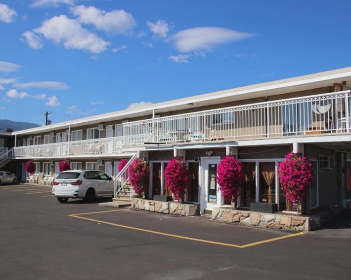 Plaza Motel