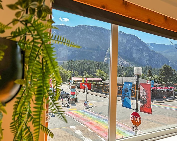 Crash Hotel Squamish