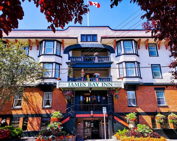 James Bay Inn Hotel, Suites & Cottage
