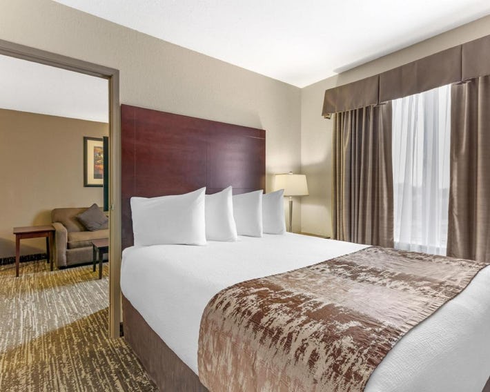 Best Western Plus Pembina Inn & Suites