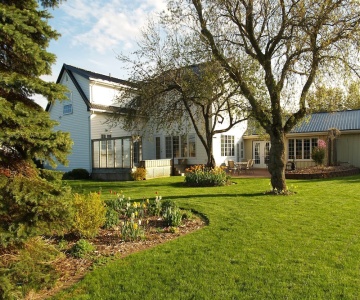 Baker's Chest Tearoom And Bed And Breakfast