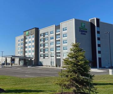 Holiday Inn Express & Suites - Aurora by IHG