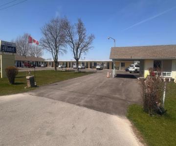 Colonial Motel