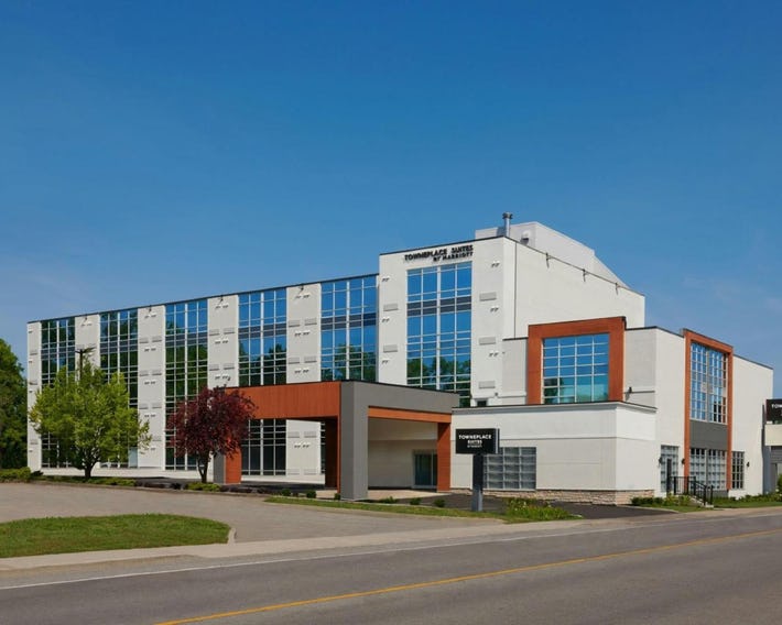 Ramada by Wyndham Niagara Falls by the River