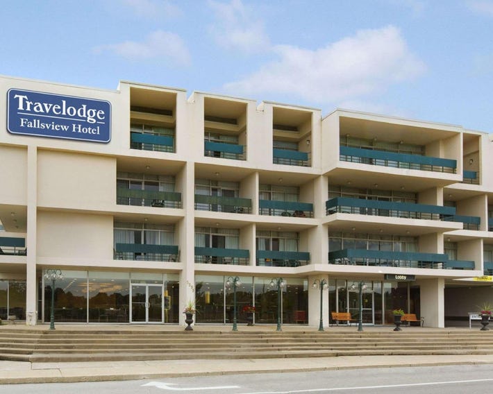 Travelodge by Wyndham Niagara Falls Fallsview