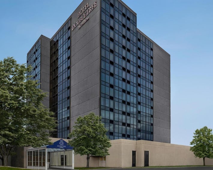 DoubleTree by Hilton Pointe Claire Montreal Airport West