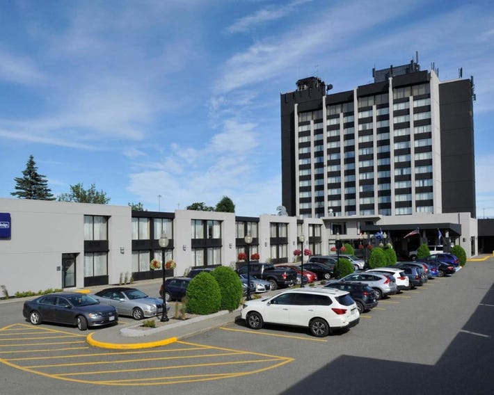 Travelodge by Wyndham Quebec City Hotel & Convention Centre