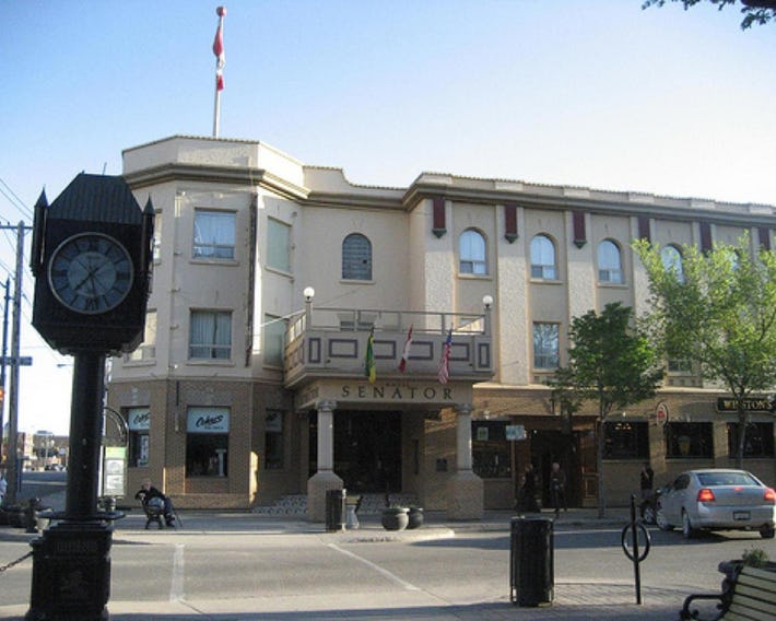 Hotel Senator