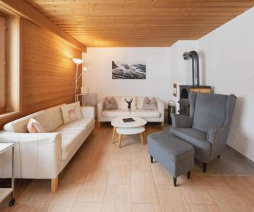 Holiday Home Chalet Reinhysi by Interhome