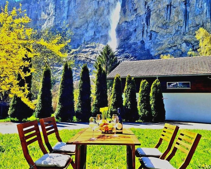 Chalet Bellevue Beautiful Waterfall view private Garden & free parking