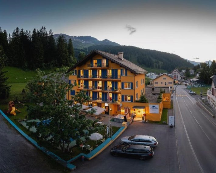 Grischalodge das Hotel mit Bergblick seit 1929 - schlicht, preiswert und mit einem touch Nostalgie