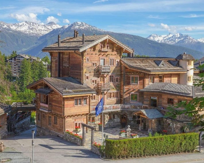 Hostellerie du Pas de l'Ours "Relais et Châteaux"