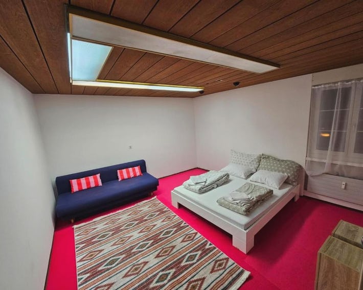 Jupiter - Private Room with Shared Kitchen Shower and Toilet - Chur Old Town