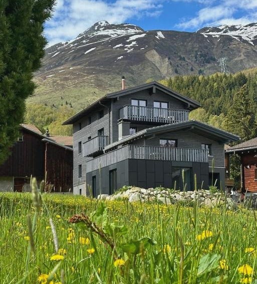 Casa Glisch im Zentrum von Sedrun, mit Sauna