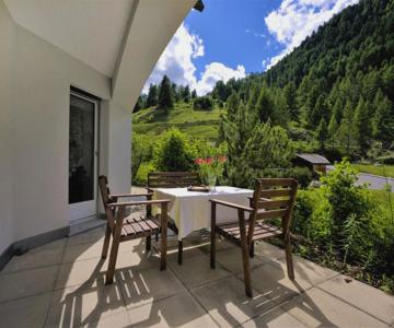 Apartment Chesa Flora 53 by Interhome