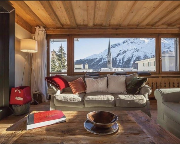 Apartment in villa in the heart of Sankt Moritz-Dorf