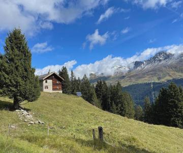 Ski cabin for 10 people right on slopes