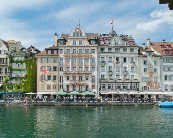 Hotel Pickwick and Pub "the room with a view"