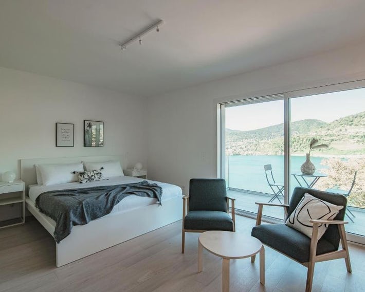 La Palma 1 by Quokka 360 - Stylish Modern Lake View Apartment