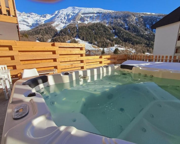 Spacieux appart - 2 chambres à coucher incl Jacuzzi Privé