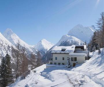 Waldhotel Fletschhorn - Panoramic Retreat in Saas Fee