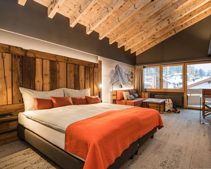 BaseCamp Hotel