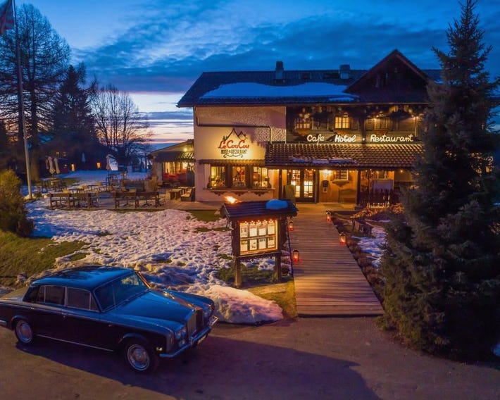Le Coucou Hotel Restaurant & Lounge-Bar
