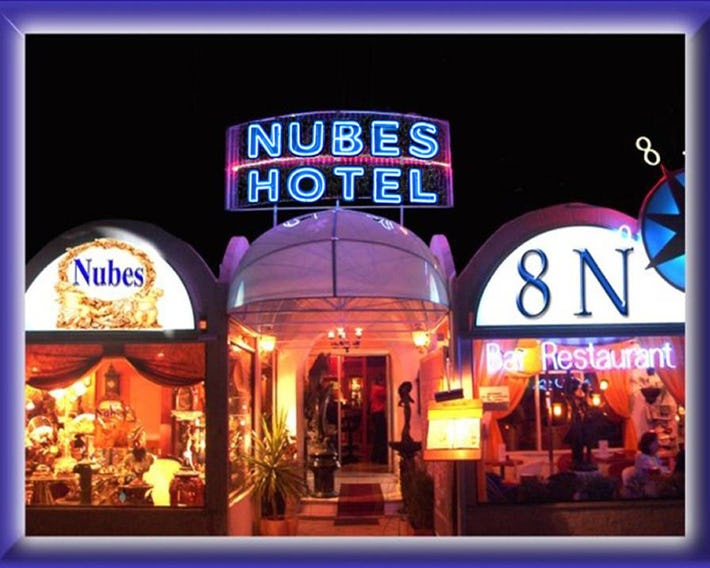 Nubes Bar Hotel