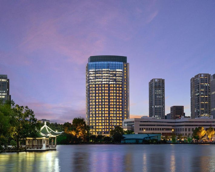 Hualuxe Shanghai Changfeng Park, an IHG Hotel