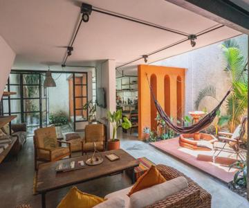 Colonial Villa In Laureles