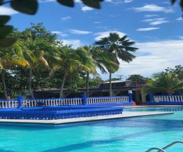 Hotel Zona Tropical